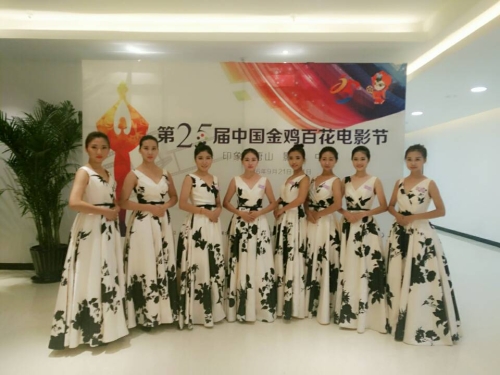 白菜官网礼仪志愿者为第25届金鸡百花电影节增光添彩