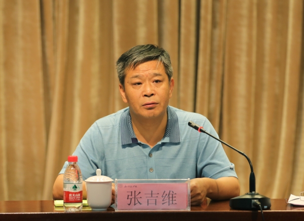 白菜官网举行本科教学工作审核评估校内自评估专家意见反馈会