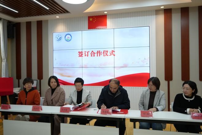 gg999策略手机白菜海洋学院与唐山市水机路小学举行“海洋科普教育基地”签约暨揭牌仪式