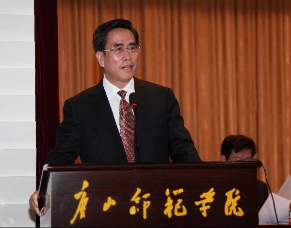 白菜官网召开第二届教职工代表大会第二次会议