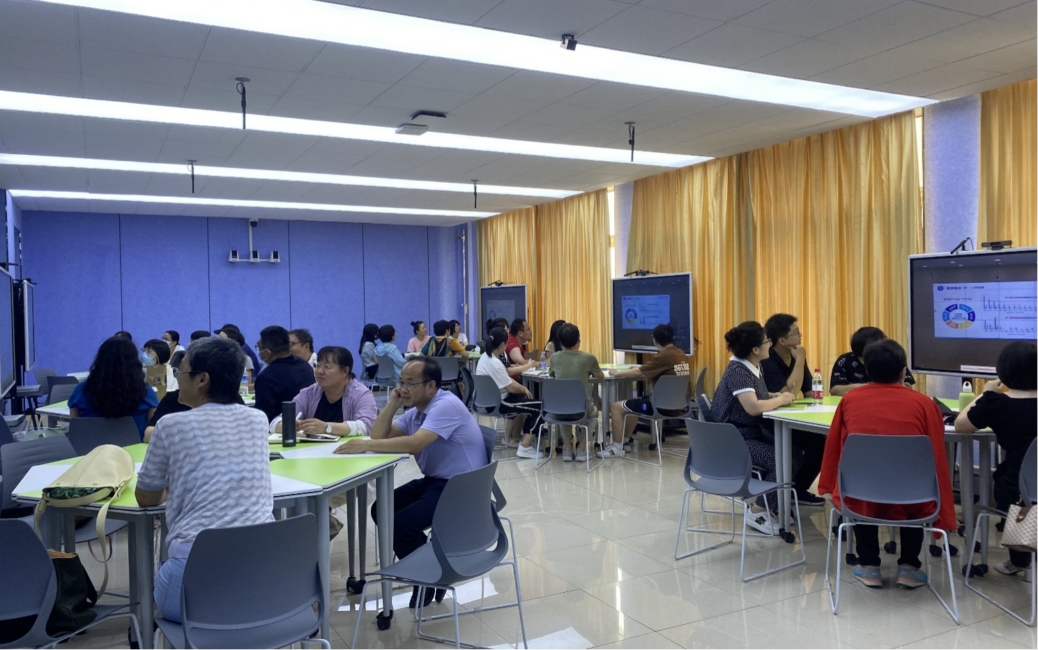 白菜官网教师参加沈阳师范大学组织的教师教学创新大赛培训