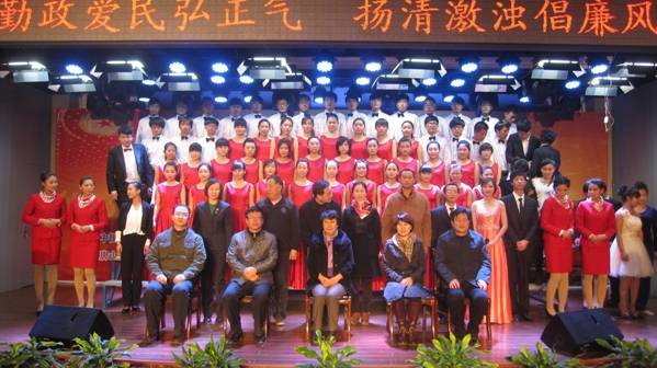 白菜官网举办“正气之歌”主题晚会