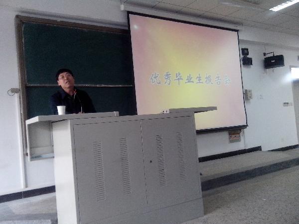 白菜官网优秀校友徐福先回母校交流经验