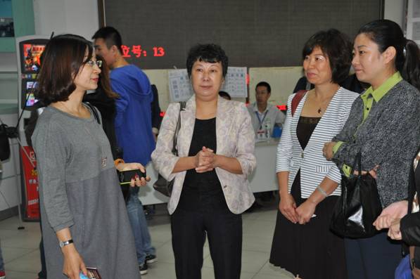 白菜官网成功举办2013年秋季毕业生大型专场招聘会