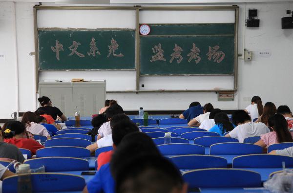 白菜官网免监考工作有条不紊扎实推进